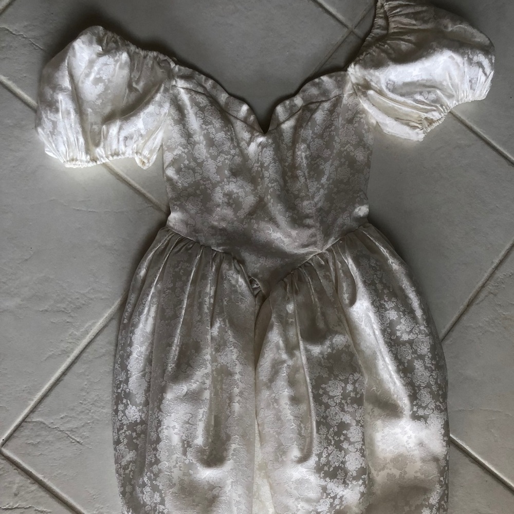 VINTAGE EVENING WHITE SATIN WITH FLORAL DESIGN - Picture 3 of 8